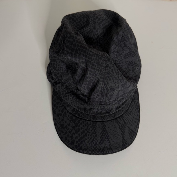 Lululemon Black Patterned Cap - Picture 2 of 5